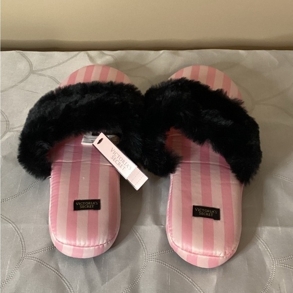 NWT Victoria’s Secret Signature Stripe Satin Slippers - Picture 5 of 8